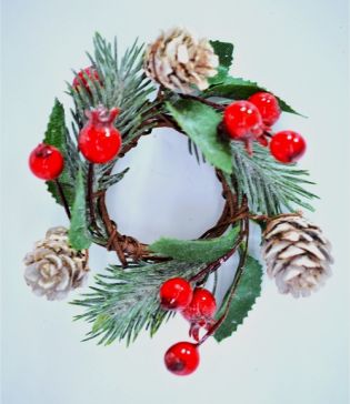 22028 - Holly Leaf, Berries & Pine Cone Wreath. Measures 11cm in diameter.
