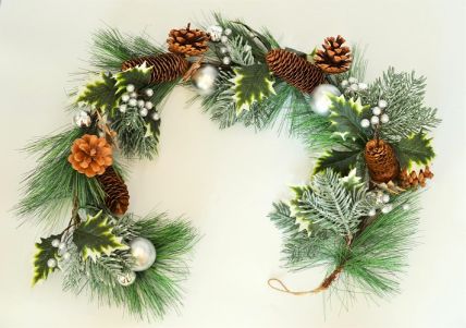 22049 - Silver Snow Christmas Pine Cones, Chestnuts & Baubles Garland. Length Apx 1m