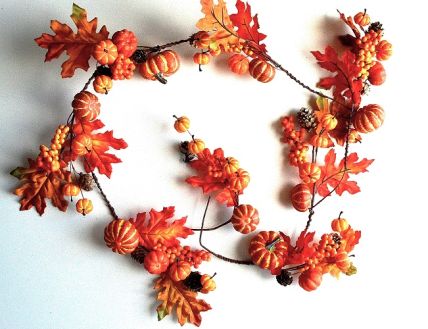 22073 - Autumn/Halloween golden orange leaves and fruits - a glorious garland display.  Length Apx 1.5m