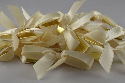 Y578 - 10mm Ivory Mini Bows with Twist Ties (50 Pieces)