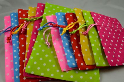 88168 - Set of 3 Small Or Medium Polka Dot Gift Bags with Draw Strings!  Two  sizes Available 