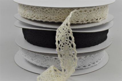 88185-20mm Cotton Lace Ribbon Trim. Vintage Pattern design x 10m