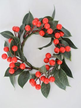 22026 - Red Berry & Leaf Christmas Wreath.  Measures 18cm in diameter