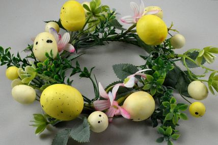 33011 - Easter Decoration.   Suitable for hanging or as a Candle centrepiece.