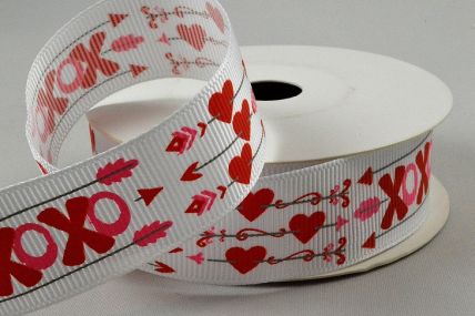 55138 - 22mm White grosgrain ribbon printed with a Cupid Arrow , Love Hearts and XOXO Valentines message x 10mts. 