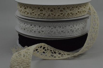 88187-20mm Vintage patterned Cotton Lace Ribbon trim x 10 mts
